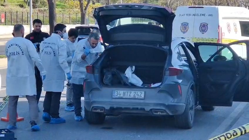 Yeşilköy’de Hareket Halindeki Araca Ateş Açıldı İstanbul Bakırköy’e bağlı Yeşilköy