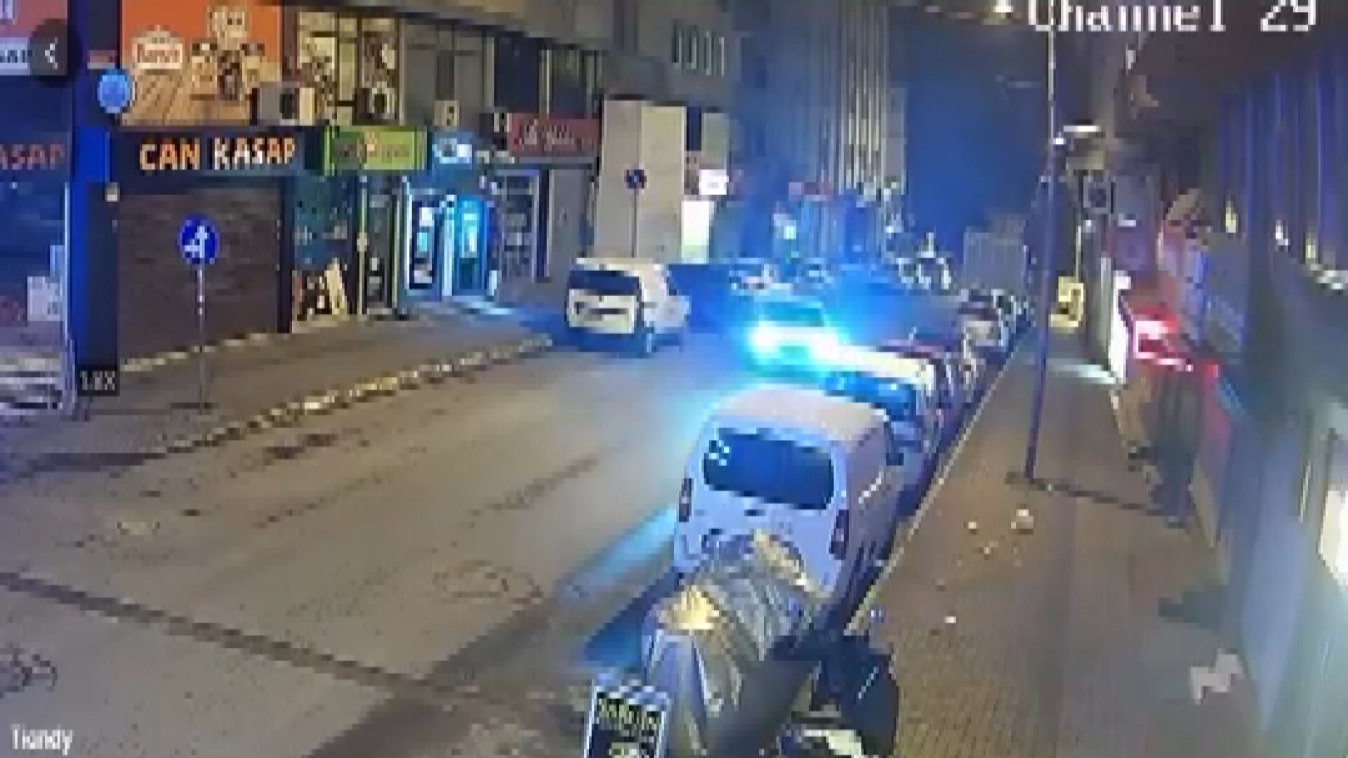 İstanbul Beylikdüzü’nde alkollü olduğu iddia edilen bir sürücü, direksiyon hakimiyetini