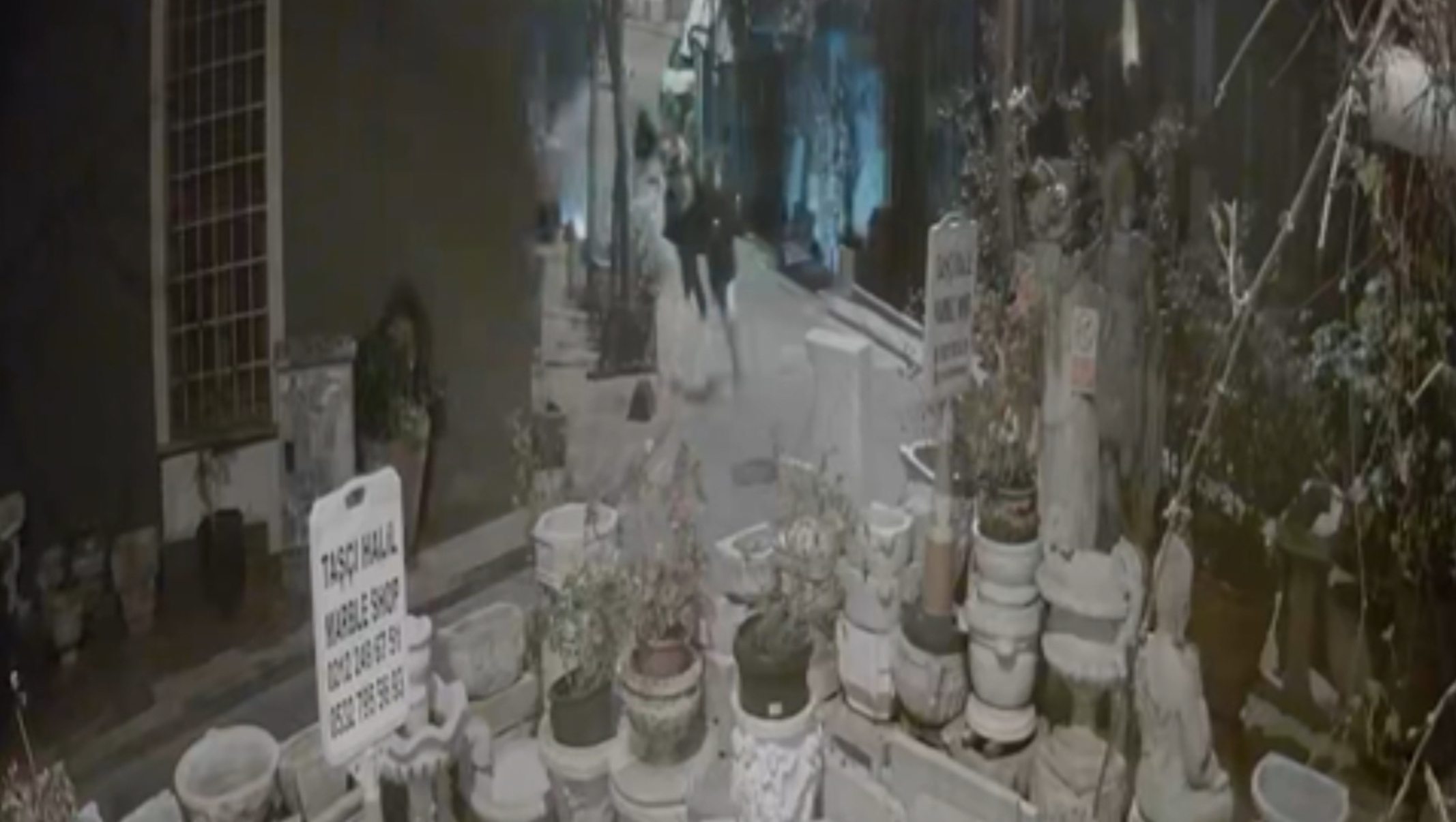 &nbsp; Sokakta Yürüyen Genci 4 Kişi Gasp Etti Beyoğlu’nda sokakta