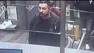 &nbsp; Erdal ve Esma Timurtaş İngiltere’ye Gitmeye Çalışırken Görüntülendi Büyükçekmece