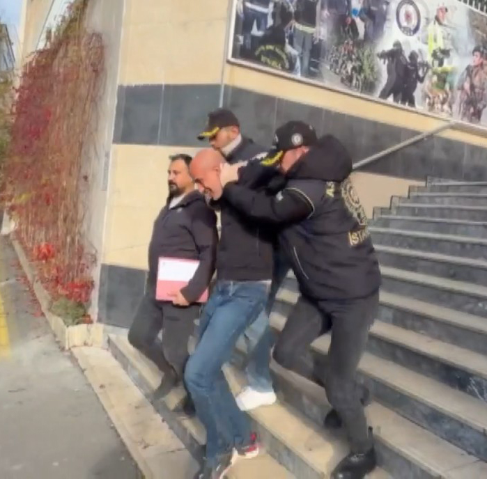 &nbsp; Tanınmamak İçin Sürekli Cerrahi Maske Taktığı Ortaya Çıktı Beşiktaş’ta