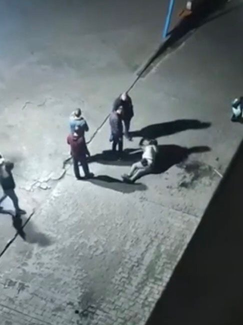 3 Kişi, Tartıştıkları Kişiyi Sandalyeden Düşürüp Darbetti Esenyurt Gökevler Mahallesi’ndeki