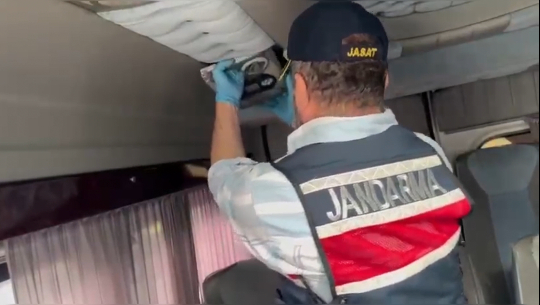 &nbsp; Servis Aracında Gizlenmiş Kilolarca Uyuşturucu Bulundu İstanbul’un Eyüpsultan ilçesinde