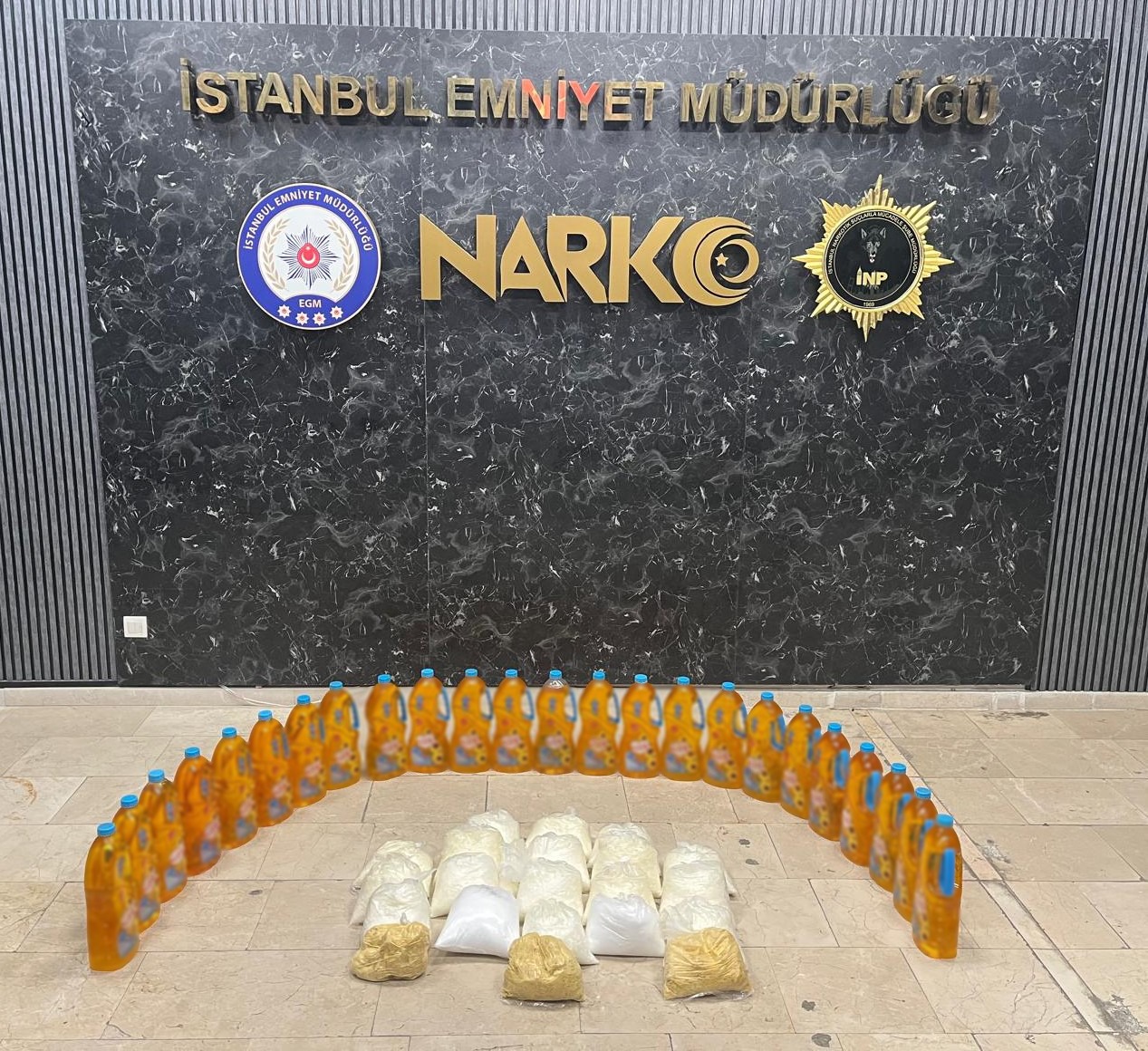 &nbsp; Şüpheli N.E. Tutuklandı İstanbul Emniyeti Narkotik Suçlarla Mücadele Şube