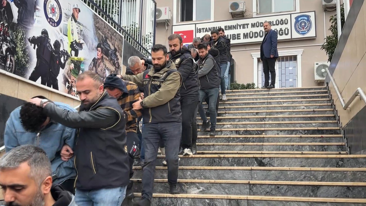 Ağır Hasarlı Araçları Yurt Dışından Getirdikleriyle Değiştirip Milyonluk Vurgun Yaptılar