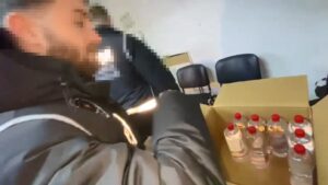 İstanbul ve Antalya’da düzenlenen eş zamanlı operasyonlarda, yılbaşı öncesi piyasaya