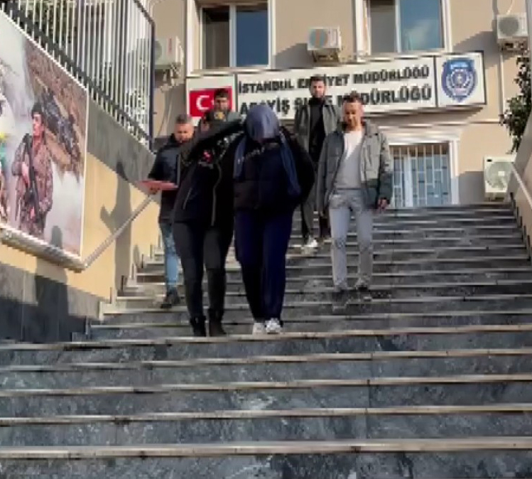 Alışveriş Merkezlerinde Vatandaşların Çanta ve Cep Telefonlarını Çalan Şüpheli, Güvenlik