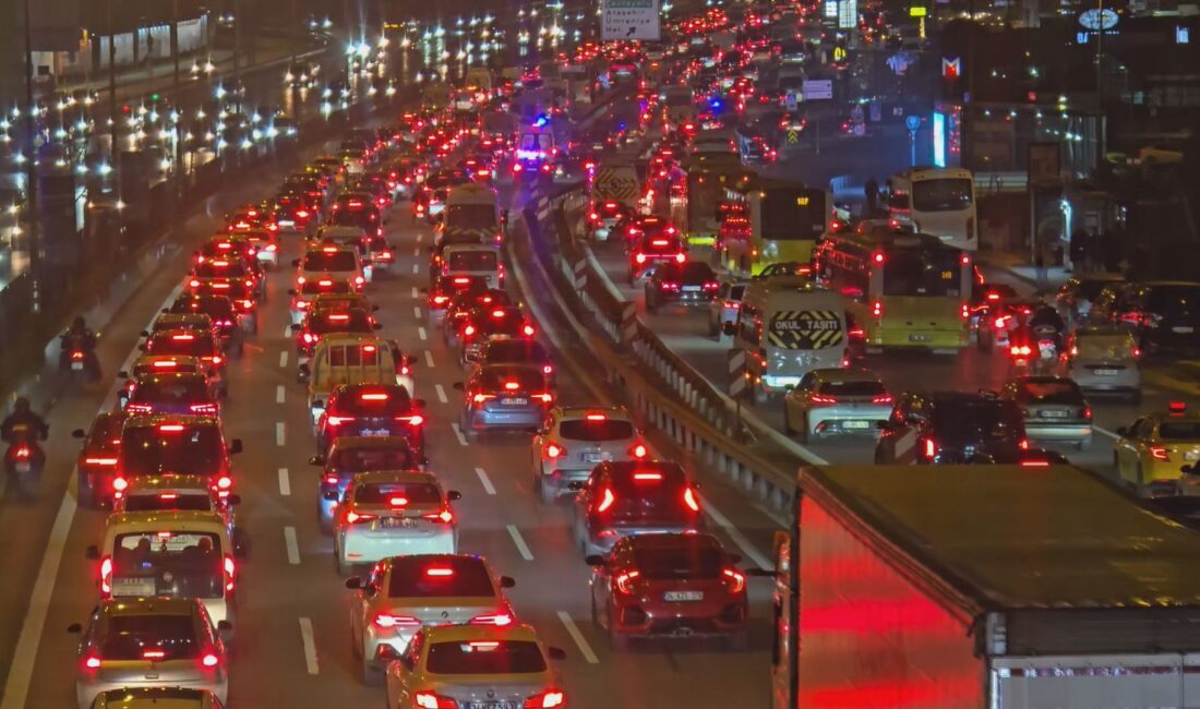 &nbsp; Fenerbahçe – Galatasaray Maçı Öncesi Ana Arterlerde Trafik Durma