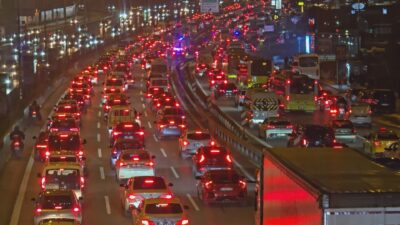 &nbsp; Fenerbahçe – Galatasaray Maçı Öncesi Ana Arterlerde Trafik Durma