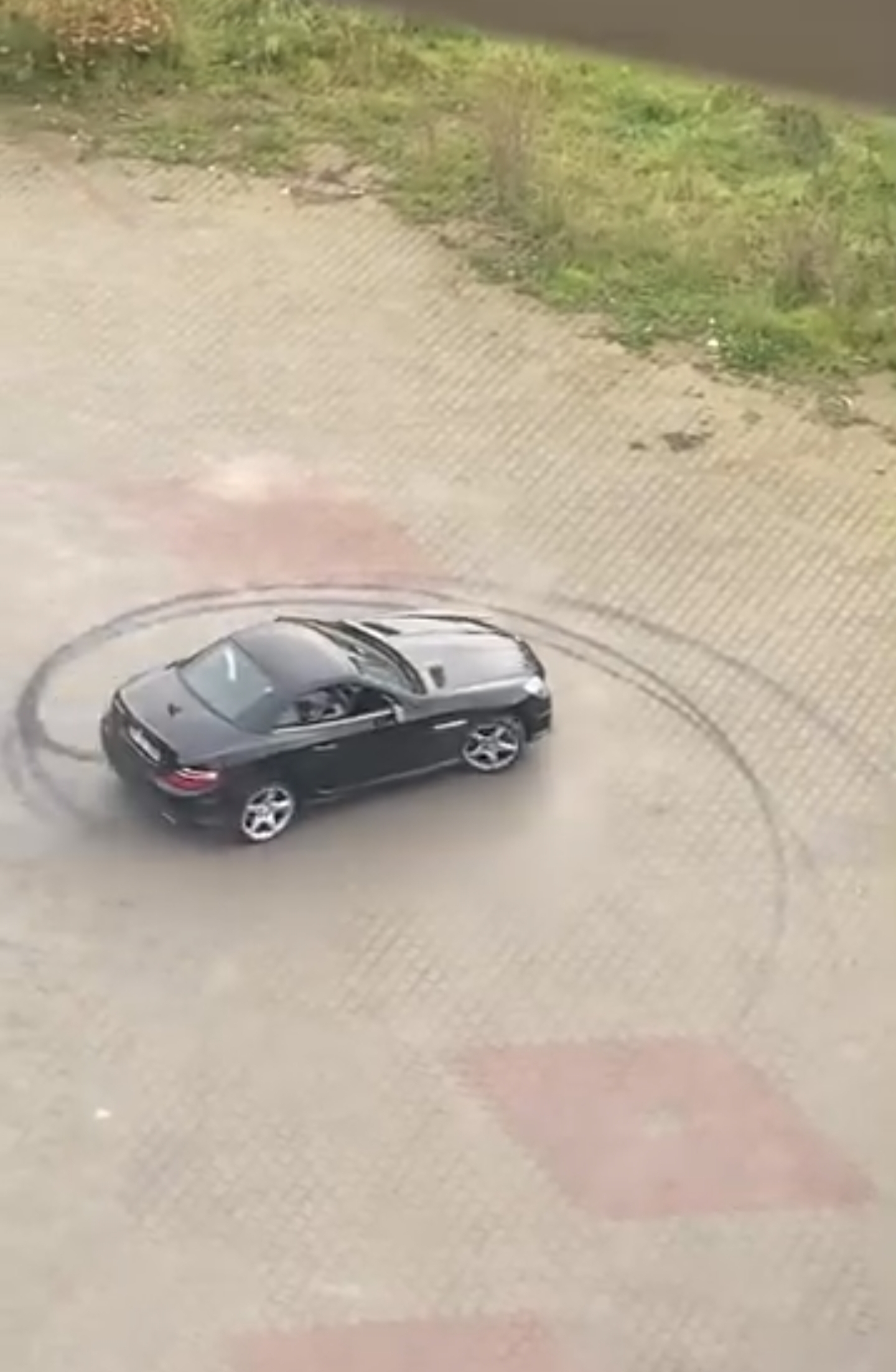 İstanbul Maltepe’de özel bir hastanenin otoparkında görevli valelerin, müşteriye ait