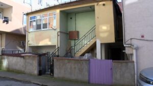 &nbsp; 4 Çocuk Annesi Kadın, Çocuklarının Gözleri Önünde Bıçaklanarak Hayatını