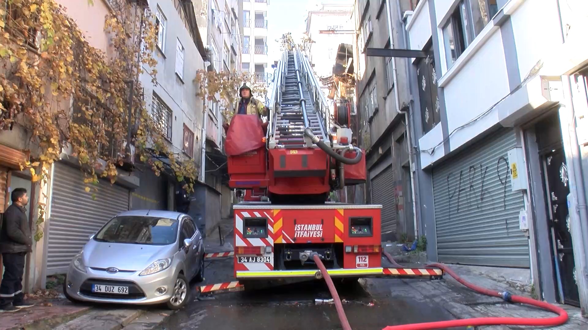 Şişli’de İki Katlı Bir Binada Sobadan Çıkan Yangın Paniğe Neden