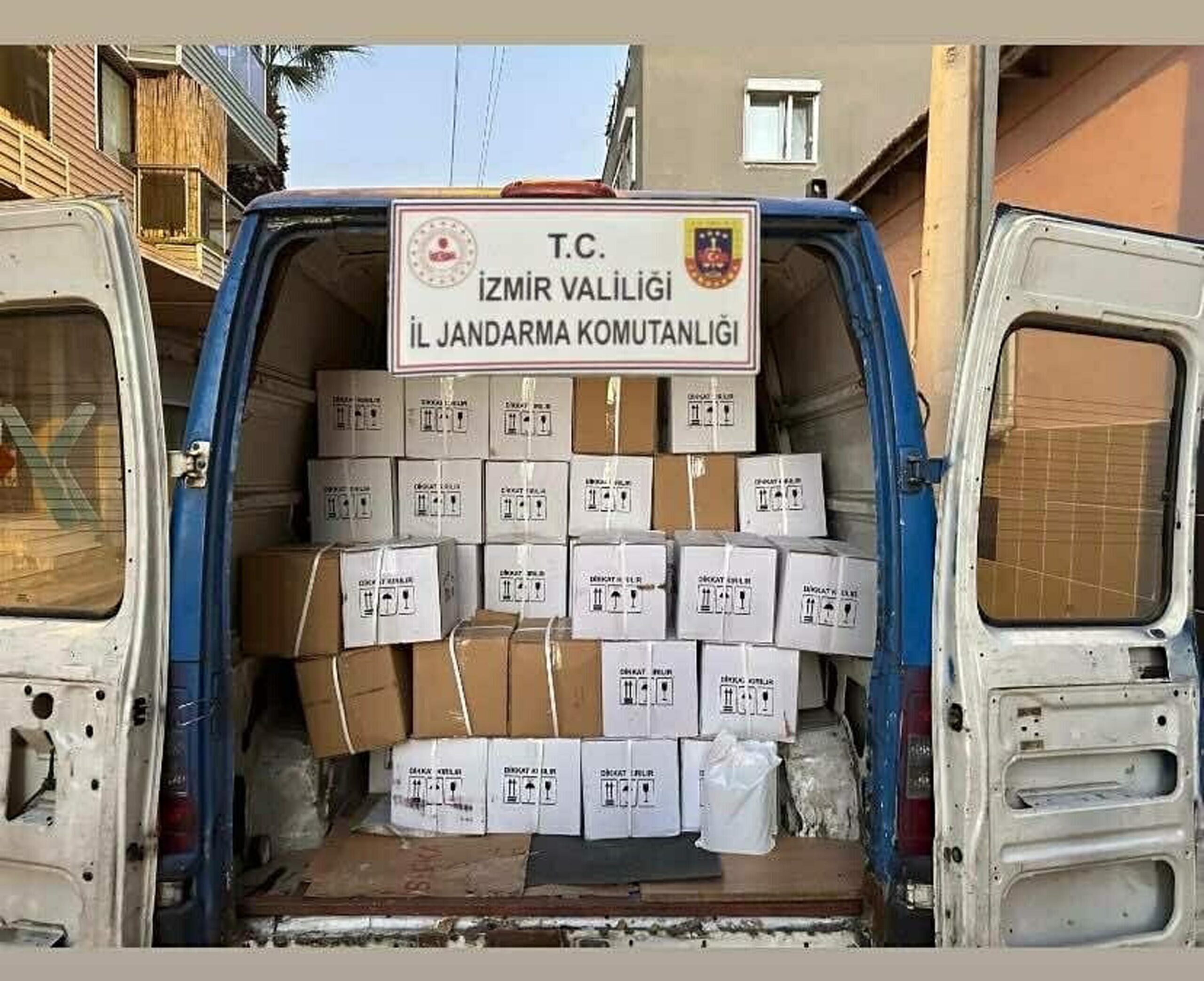 &nbsp; Jandarmadan Halk Sağlığını Koruma Operasyonu İzmir’de jandarma ekipleri, yaklaşan