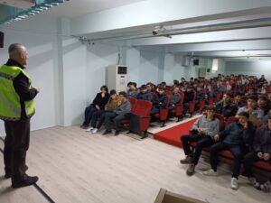 Lisede KADES, UYUMA ve Bağımlılıkla Mücadele Eğitimi Verildi Yalova İl