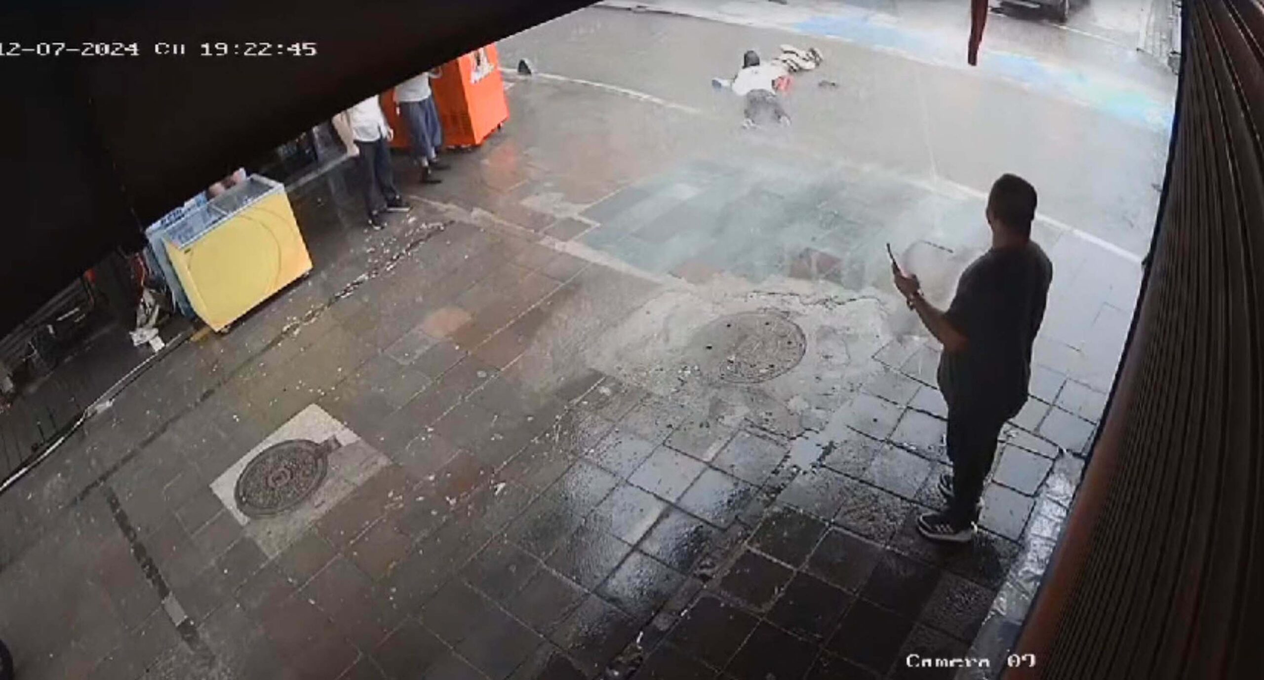 &nbsp; Kablolar Projeye Aykırı Döşendi, Yağmur Suyu Izgaraları Bakımsızdı İzmir’in