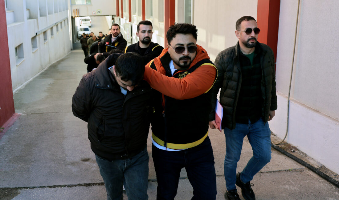 Hasımları Olduğu Gerekçesiyle İçeri Alınmayan Gençler Silahlı Saldırıda Öldü Adana’nın