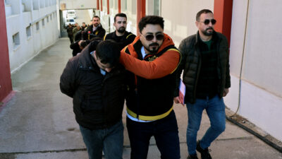 Hasımları Olduğu Gerekçesiyle İçeri Alınmayan Gençler Silahlı Saldırıda Öldü Adana’nın