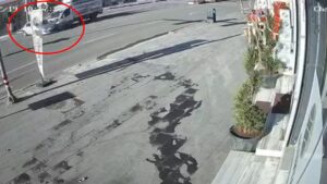 Siirt-Kurtalan kara yolunda otomobil ile kamyonetin çarpışması sonucu meydana gelen