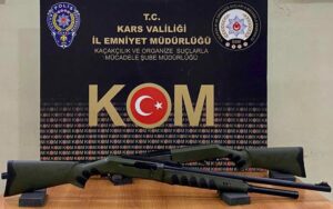 &nbsp; KOM Ekipleri 10 Şüpheliyi Gözaltına Aldı Kars’ta silah tacirlerine
