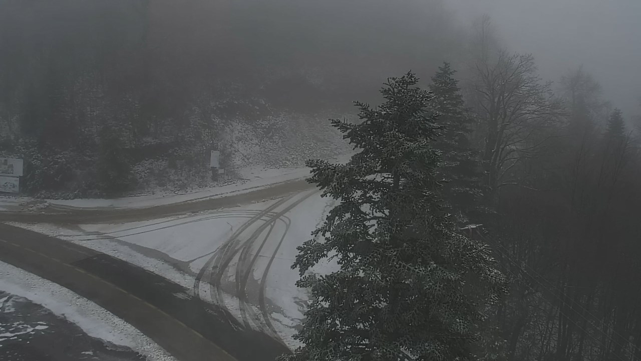 Kocaeli’nin Kış Turizm Merkezi Kartepe’de Kar Yağışı ve Yoğun Sis