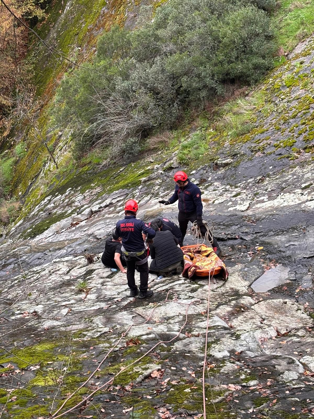 &nbsp; Şelale Gezisi Kazayla Sonlandı: Muhtar Hastaneye Kaldırıldı Zonguldak’ın Ereğli