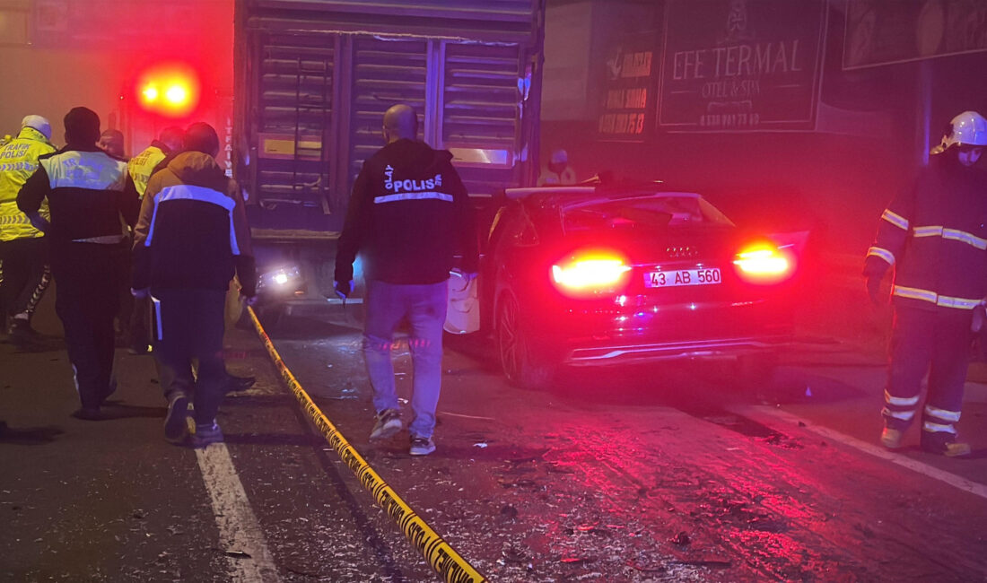 &nbsp; Bölücek Kavşağında Can Pazarı Kütahya-Tavşanlı kara yolu Bölücek kavşağında