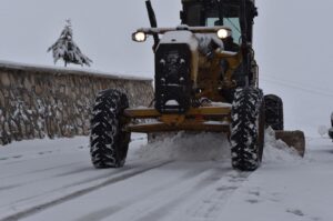 Kar Kalınlığının 15 Santimetreye Ulaştığı Kentte Sürücüler Zor Anlar Yaşadı