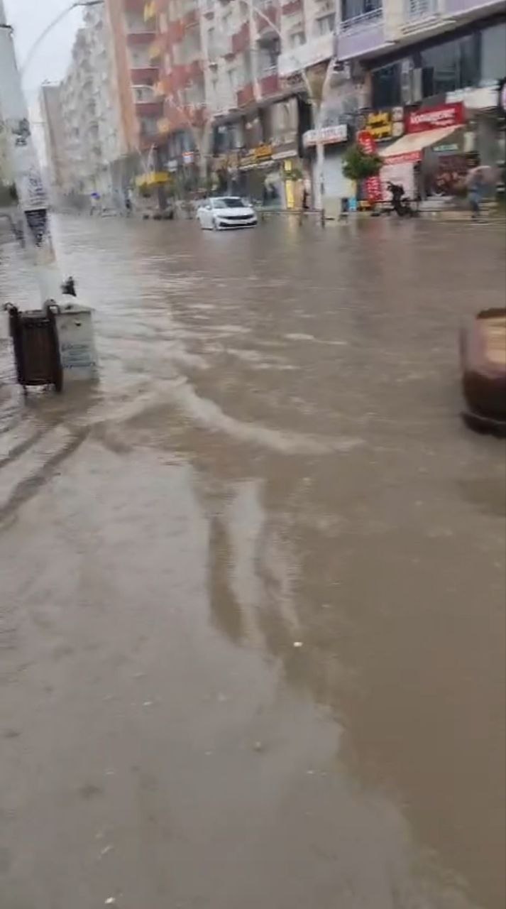 &nbsp; Artuklu ve Kızıltepe’de Sokaklar Göle Döndü Mardin’in Artuklu ve