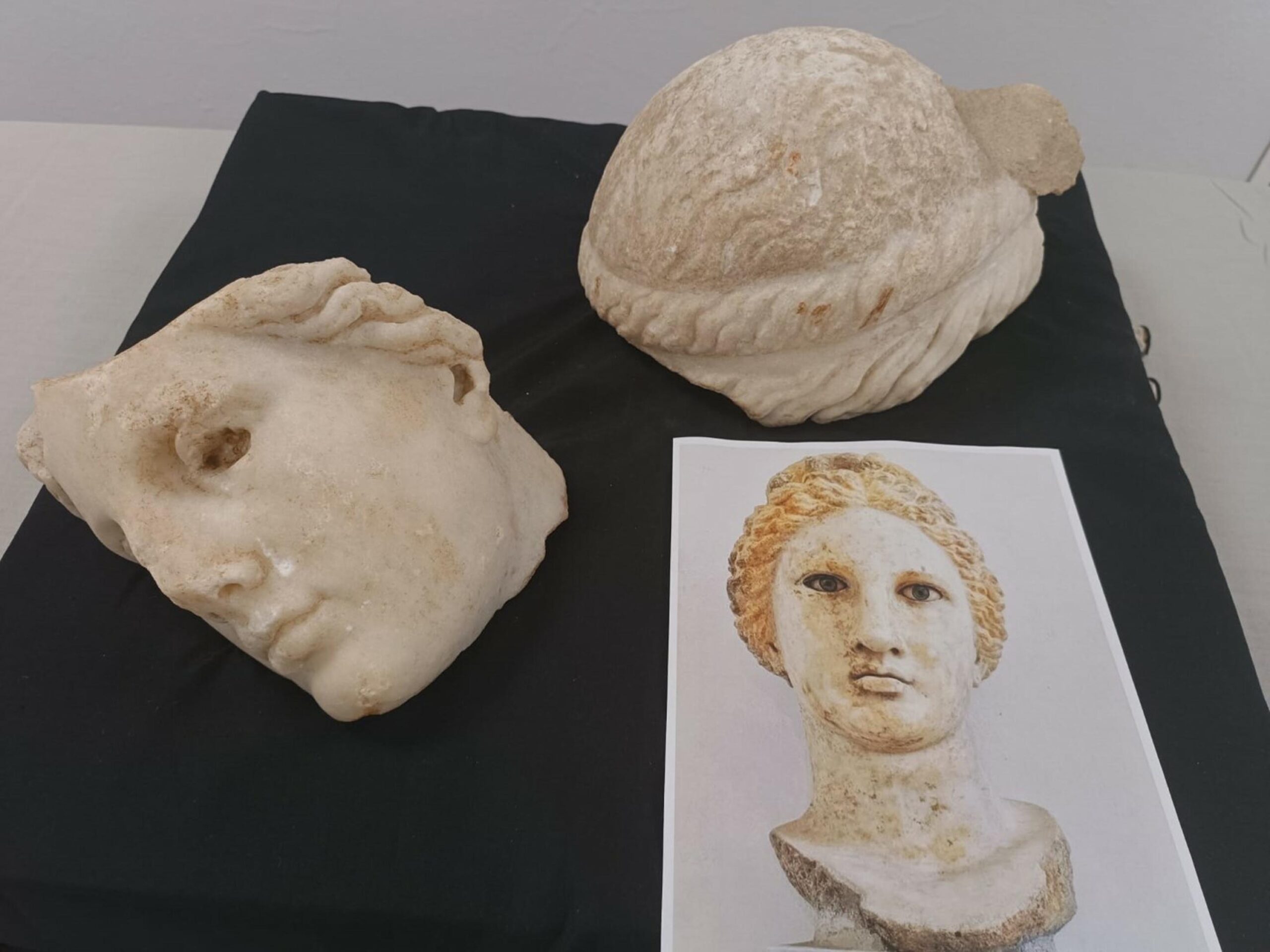 &nbsp; Helenistik Dönem’e Ait Mermer Heykel Başı Gün Yüzüne Çıkarıldı