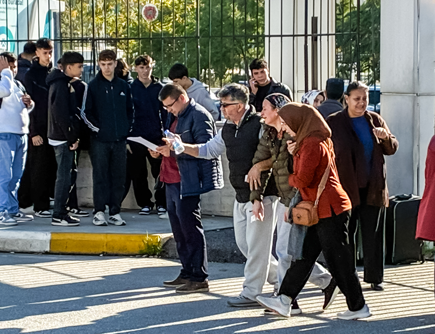 &nbsp; 17 Yaşındaki Çakmak’ın Ailesi ve Arkadaşları Morg Önünde Gözyaşlarına