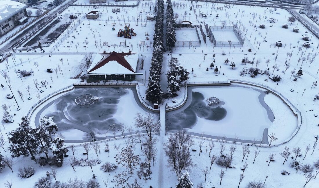 Hava Sıcaklığının Sıfırın Altında 18 Dereceye Düştüğü Kentte Akarsular Dondu,