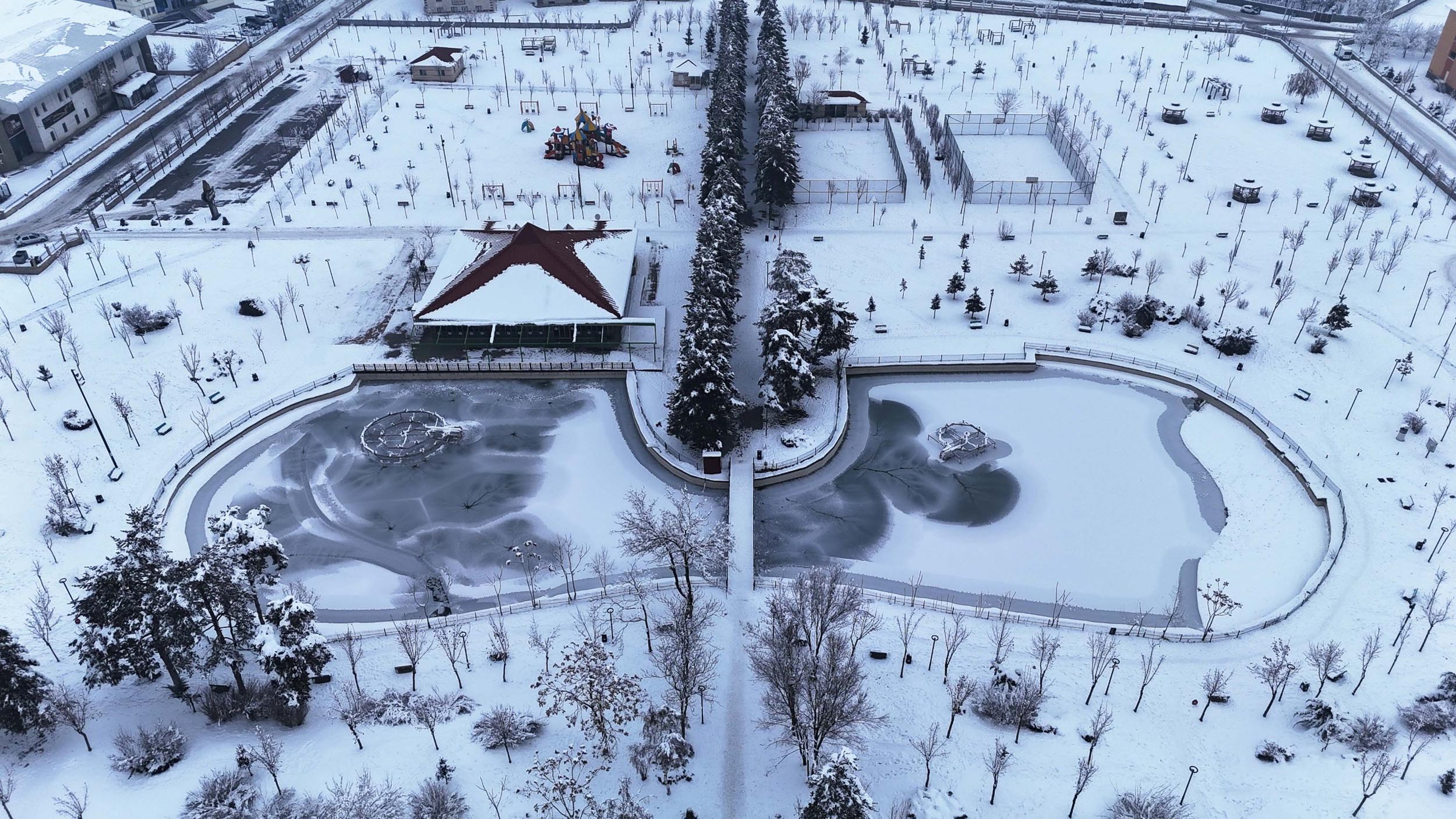 Hava Sıcaklığının Sıfırın Altında 18 Dereceye Düştüğü Kentte Akarsular Dondu,