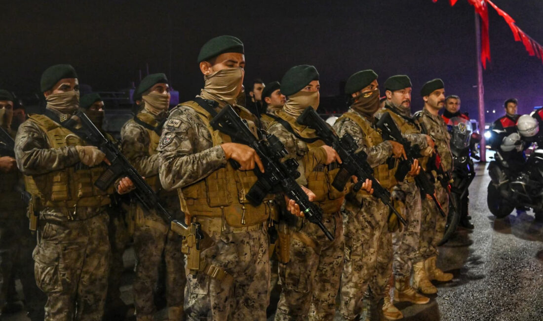 &nbsp; Eş Zamanlı Baskınlarla Uyuşturucu Çetesi Çökertildi Antalya merkezli 17