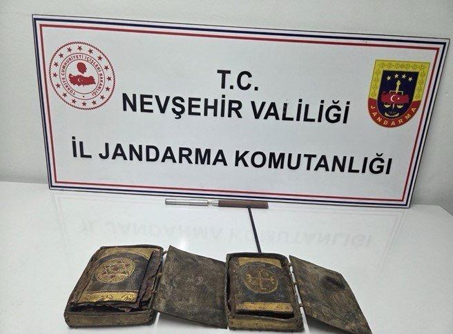 Nevşehir’de jandarma ekipleri tarafından durdurulan bir otomobilin koltuk döşemeleri altına