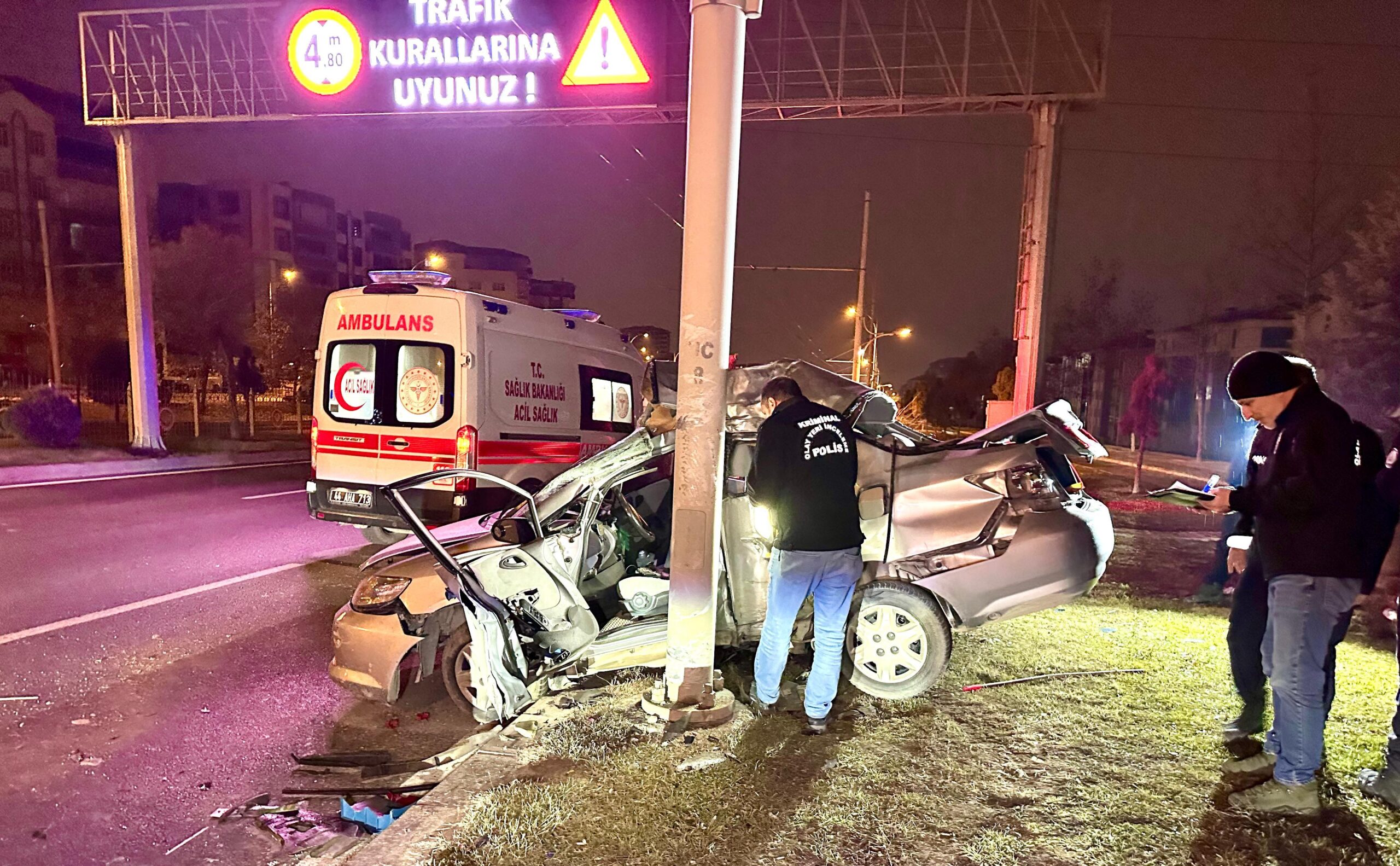 Kontrolden Çıkan Otomobilin Direğe Çarpması Sonucu 25 Yaşındaki Berkay Uçkun