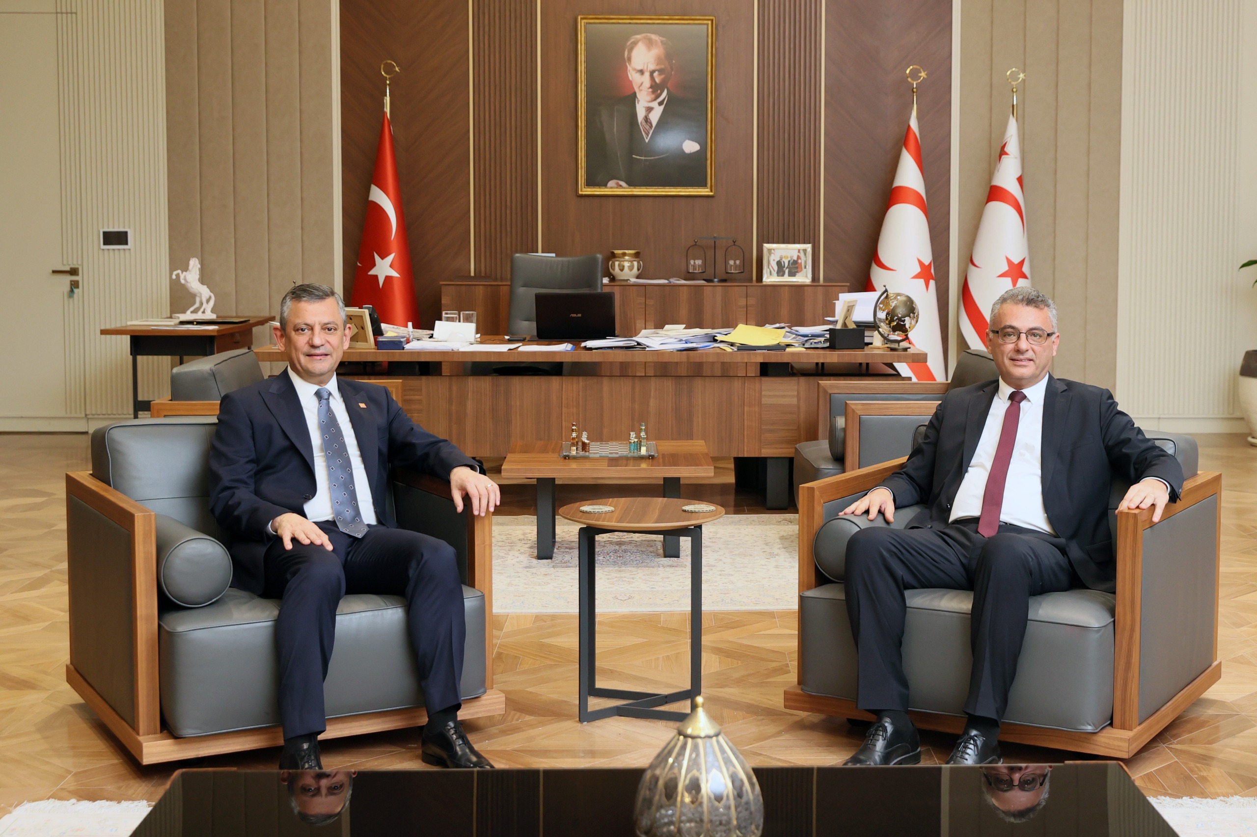 CHP Genel Başkanı Özgür Özel, KKTC’de CTP Genel Başkanlığına seçilen