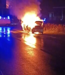 &nbsp; Otomobil Yangını Terminal Karşısında Meydana Geldi Bartın Otobüs Terminali