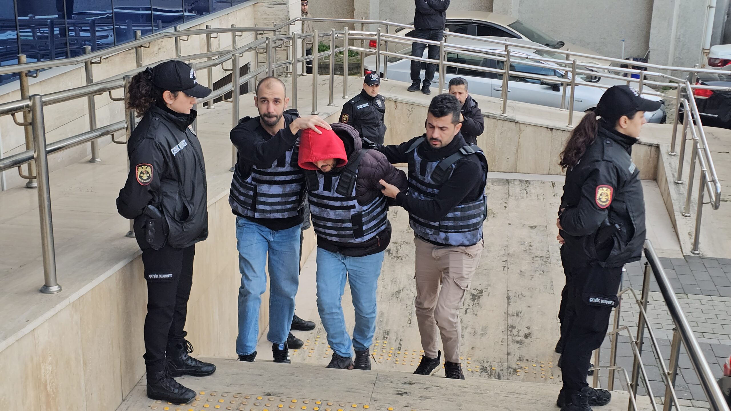 Zonguldak’ta Bir Parkta Tartıştığı Serkan Akdal’ı Bıçaklayarak Öldüren Murat Dereli’nin,