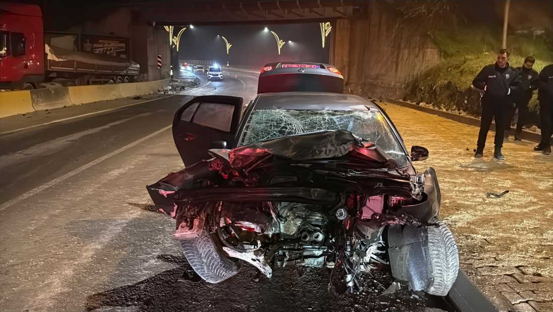 Polisin “dur” ihtarına uymayarak kaçan 19 yaşındaki sürücü, kontrolünü kaybettiği