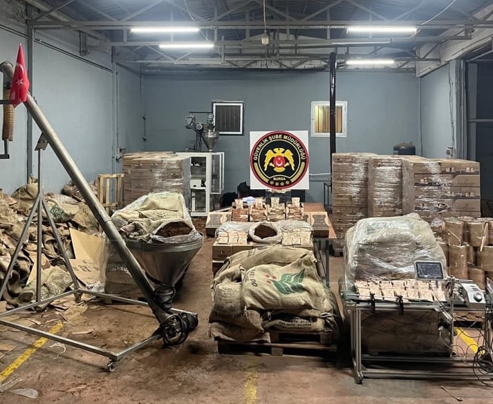 Tanınmış Markaların Ambalajlarını Kullanarak Sahte Üretim Yapan 5 Şüpheli Yakalandı