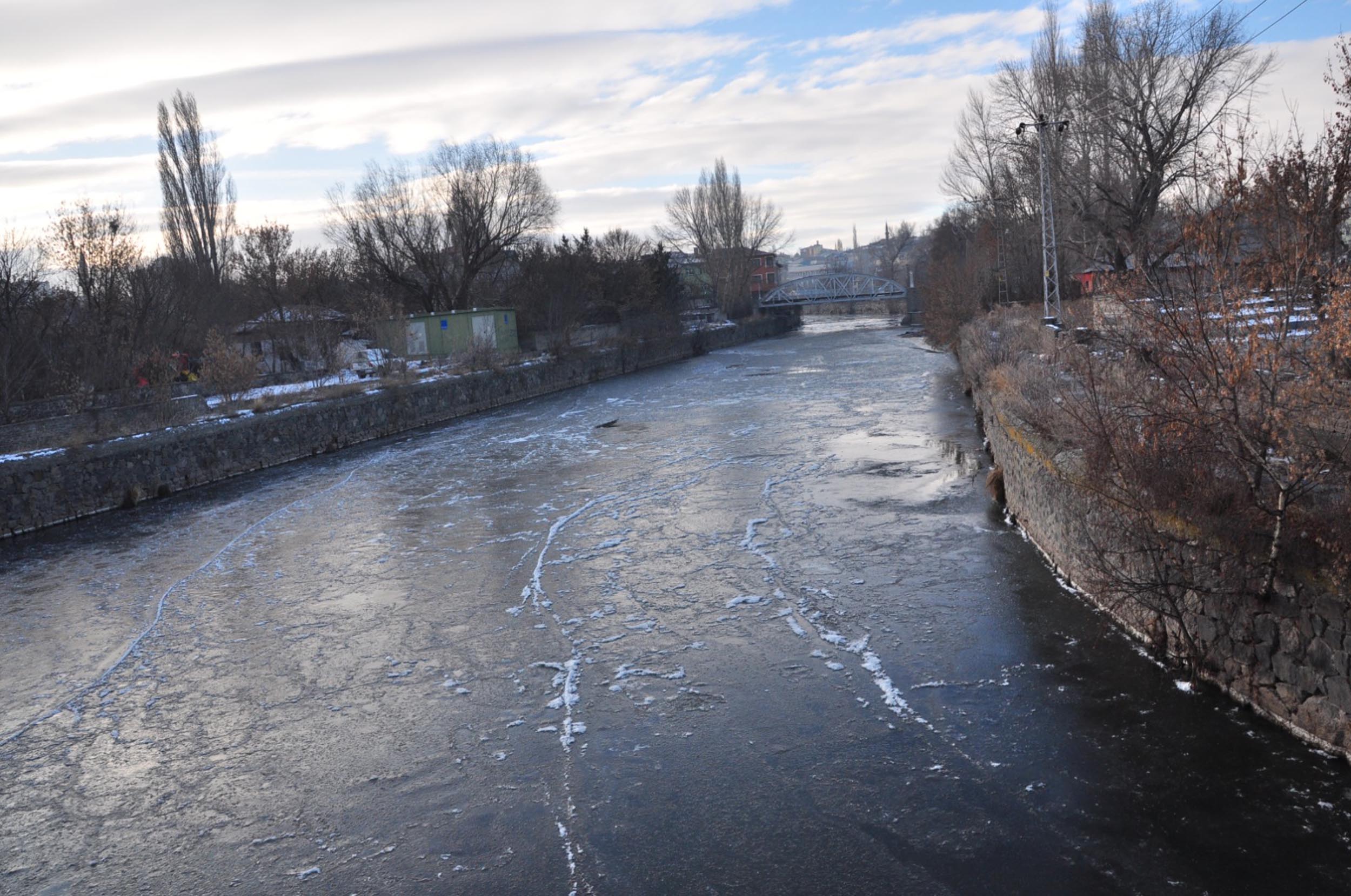 &nbsp; Hava Sıcaklığı Eksi 15 Dereceye Kadar Düştü Kars’ta etkili