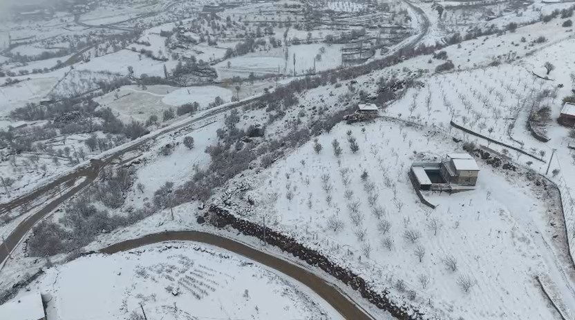 &nbsp; Kar Yağışı ve Sis Dronla Görüntülendi Şırnak’ta Namaz Dağı