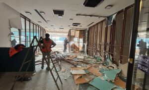 &nbsp; Ruhsata Aykırı Alanlara Belediye Ekiplerinden Müdahale Şişli’de bir AVM’de