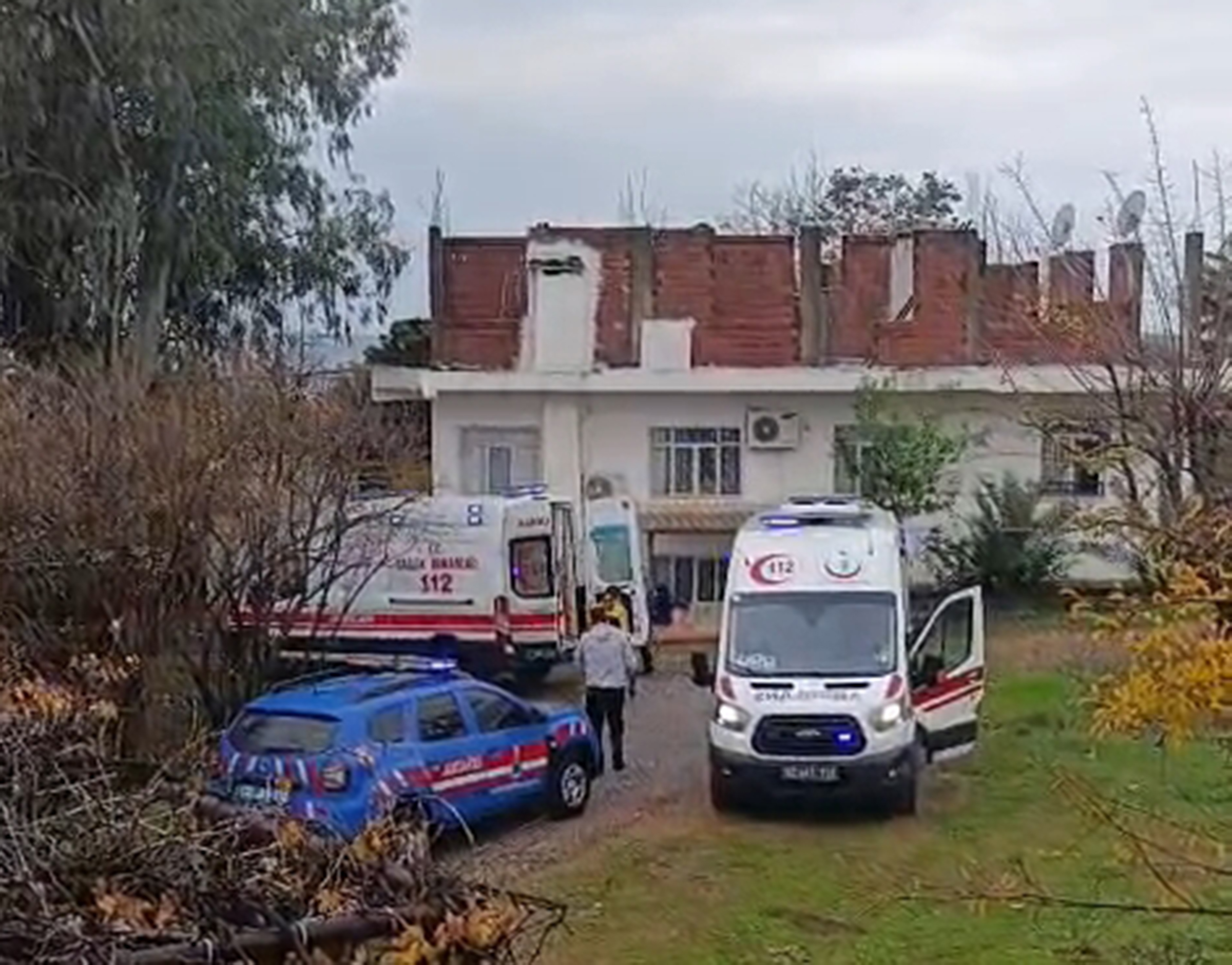 Antalya’nın Manavgat ilçesinde yaşayan H.A.Y. (48), henüz bilinmeyen bir nedenle