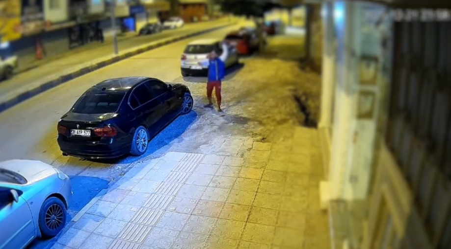 Psikolojik Sorunları Olduğu İddia Edilen Şahıs, Kentin En İşlek Caddesinde