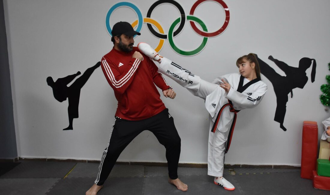 İzmir’de Beden Eğitimi Öğretmeni Soner Pınarcık, Kızı Senem Nehir ile