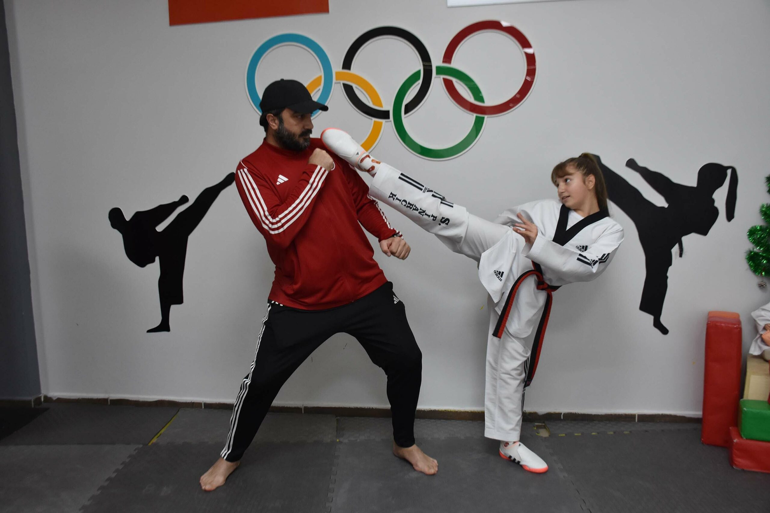 İzmir’de Beden Eğitimi Öğretmeni Soner Pınarcık, Kızı Senem Nehir ile