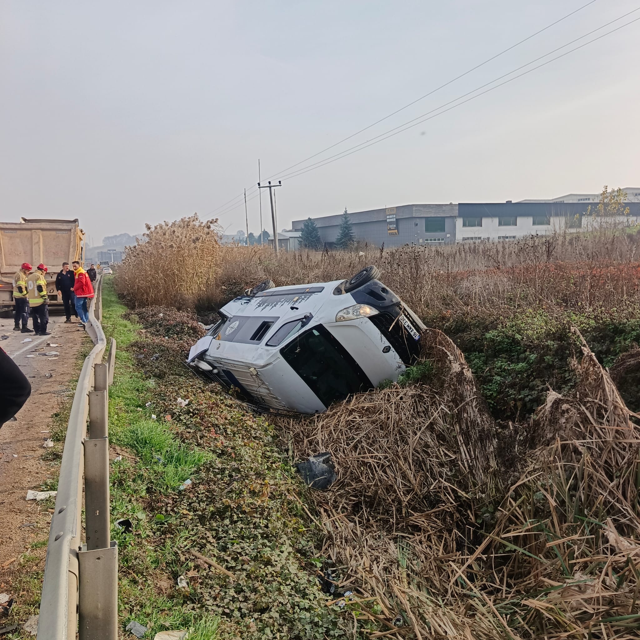 Bursa-Ankara Kara Yolunda Meydana Gelen Kazada Şarampole Yuvarlanan Karavanın Sürücüsü