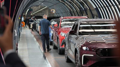 &nbsp; T10F, Bursa Fabrikasında Basın Mensuplarına Tanıtıldı Türkiye’nin yerli otomobili