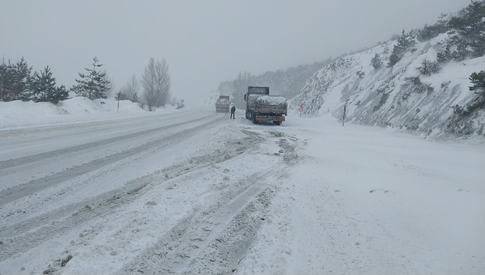 Tokat’ta Etkili Olan Kar Yağışı Ulaşımı Vurdu: 1650 Rakımlı Çamlıbel